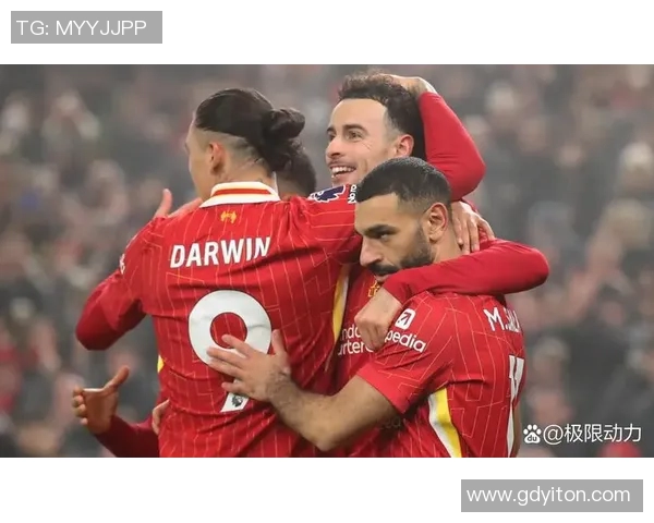 悉尼足球队与利物浦展开友谊赛激战球迷期待精彩对决 悉尼足球队与利物浦展开友谊赛激战球迷期待精彩对决