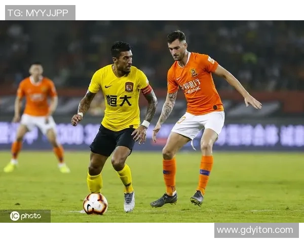 恒大与卓尔激战正酣粤语解说带你领略精彩瞬间与战术较量