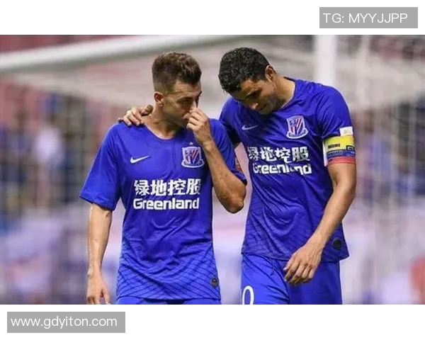 意大利与德国激战正酣12xian赛场上演足球巅峰对决引发球迷热议 意大利与德国激战正酣12xian赛场上演足球巅峰对决引发球迷热议